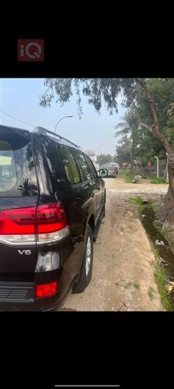 تۆیۆتا لاند کروزەر